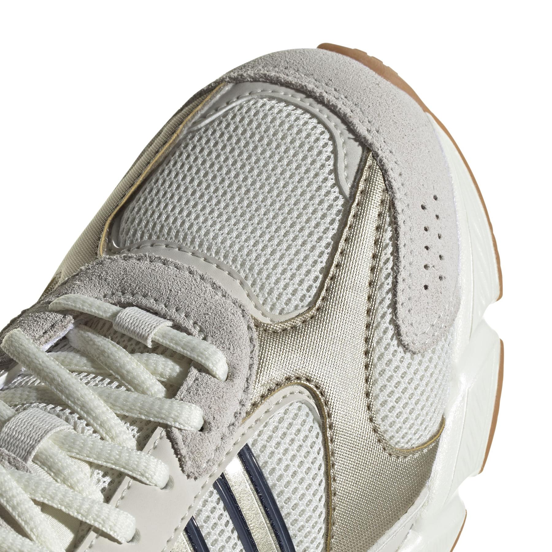 product/a/d/adidas_ig4346_8_footwear_photography_detail_view_1_white-nw091625.jpg